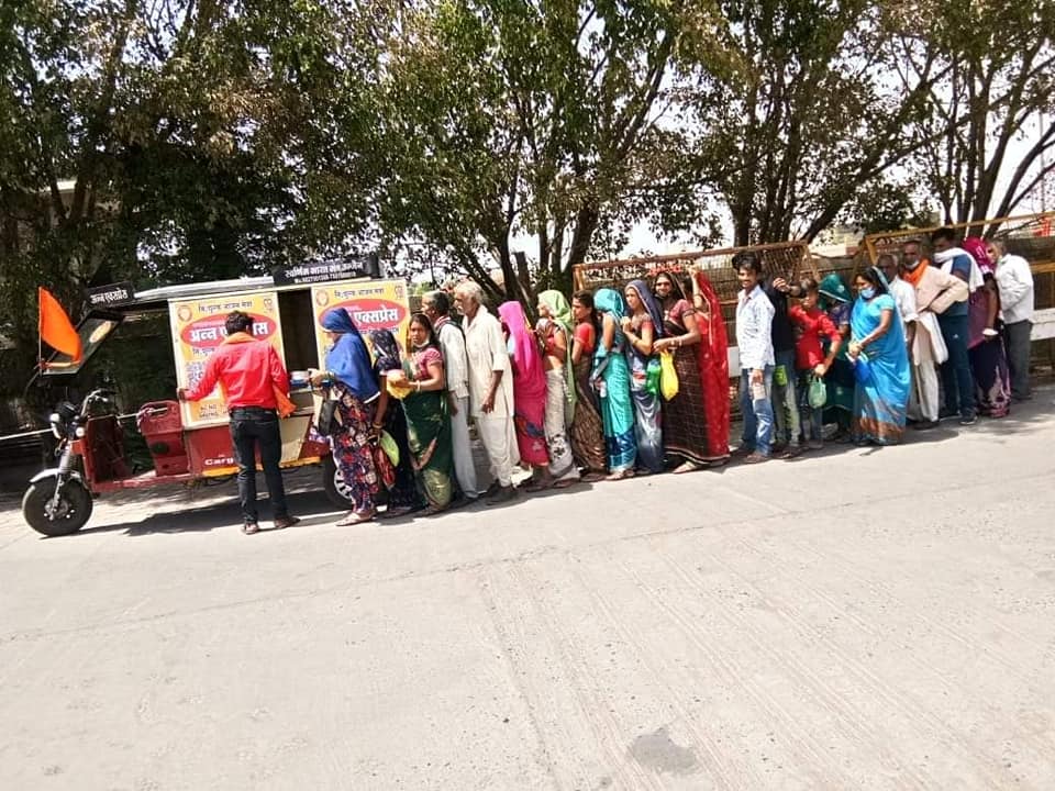 निशुल्क भोजन सेबा